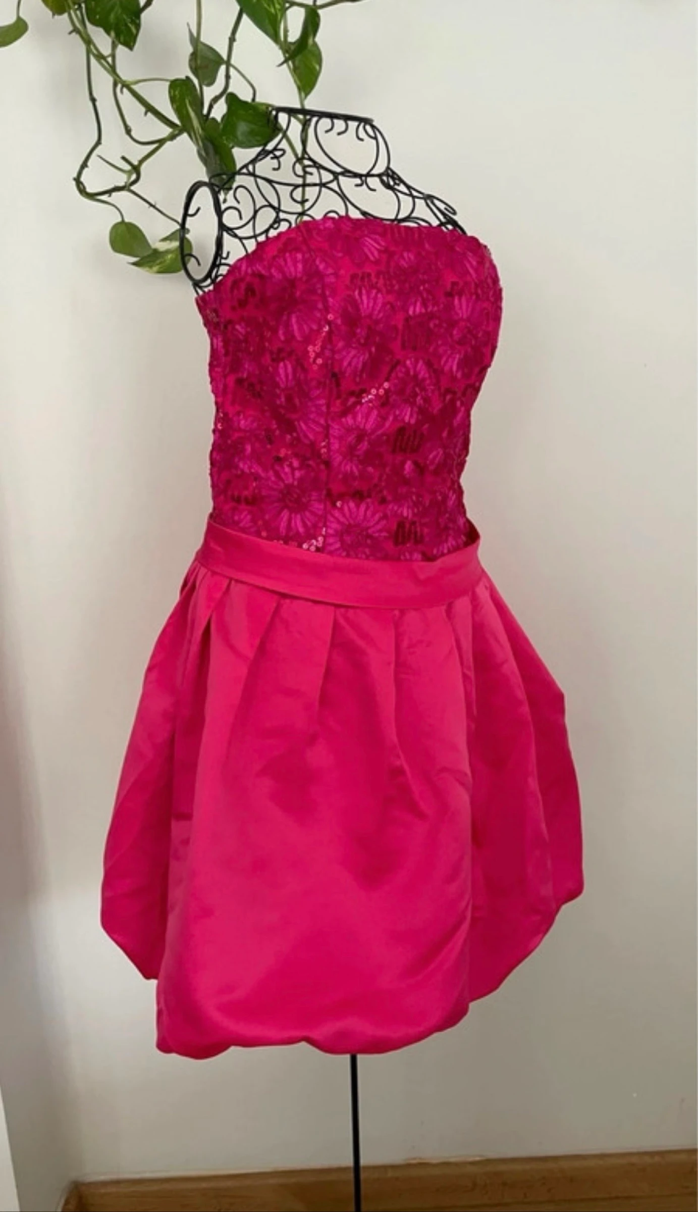 Vestido fucsia lentejuelas